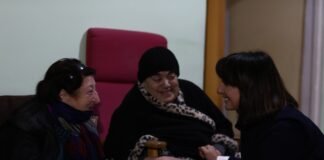 ნინო ლაცაბიძემ მოხუცთა სახლში მცხოვრებ ხანდაზმულებს საახალწლო სოფელში უმასპინძლა