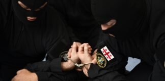 ქრთამის მიცემის და აღების ფაქტზე ორი პირი დააკავეს