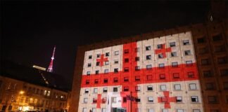 მთავრობის ადმინისტრაციის შენობაზე საქართველოს დროშის ვიზუალური ინსტალაცია მოეწყო