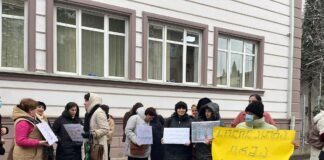 რუსთავის სასამართლოში მე-20 სკოლის დირექტორის საქმე განიხილეს