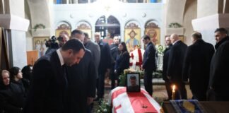 პრემიერ-მინისტრი ოთარ ღვინაშვილის სამოქალაქო პანაშვიდზე იმყოფებოდა