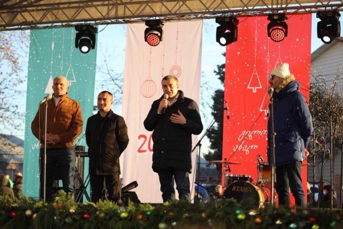 4FF7C61D-84BF-40DD-A9FE-45A398596199