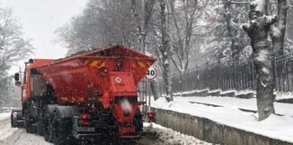 დედაქალაქის ქუჩებში ტექნიკური მარილი ინტენსიურად იყრება