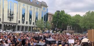 „წამალი ბავშვებს“ – ამ ლოზუნგით აქონდროპლაზიის დიაგნოზის მქონე ბავშვების მხარდასაჭერად პარლამენტთან აქცია იმართება
