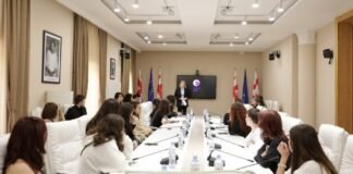 ბაია კვიციანი სკოლის მოსწავლეებს შეხვდა