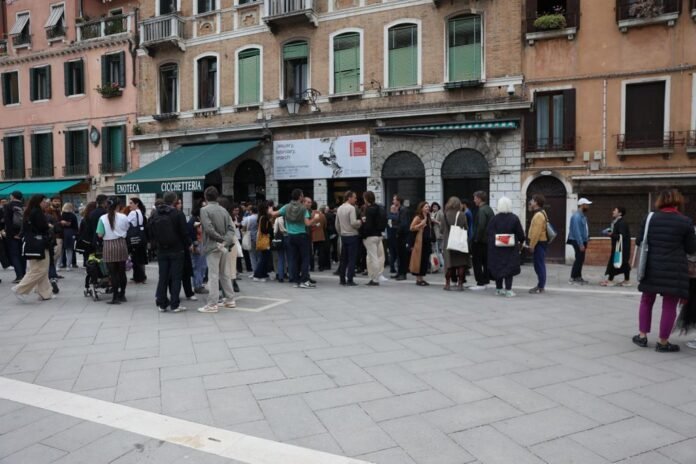 348453280_215980077902471_6463612409883390041_n