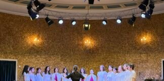 რუსთავის ხელოვნების სკოლაში მუსიკალური ჯგუფი “იების” საიუბილეო კონცერტი გაიმართა