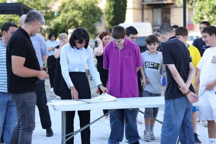 received_1447820825975073