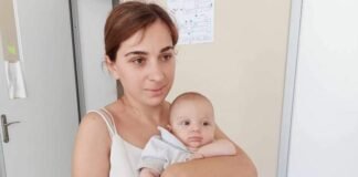 2 თვის ლაზარეს დედა რუსთავის საგამოცდო ცენტრში ეროვნულ გამოცდებს აბარებს