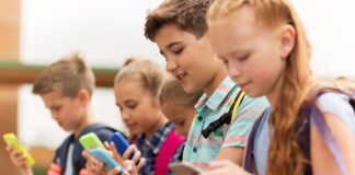 იუნესკო სკოლებში სმარტფონების გლობალური აკრძალვის მოწოდებით გამოდის