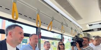 ,,ვანდალიზმი ტეხავს”- ირაკლი შატაკიშვილამა საზოგადოებრივ ტრანსპორტში ამ კამპანიისთვის დამზადებული ფლაერები დაარიგა