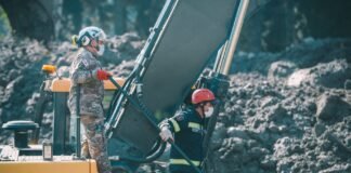 სტიქიის ზონაში სამძებრო სამუშაოები გრძელდება