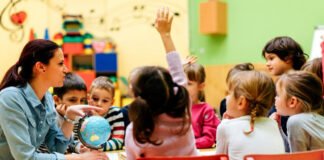 ვინ და რა კრიტერიუმებით შეარჩევს ყოველწლიურად ღვაწლმოსილ პედაგოგებს