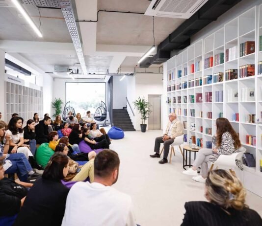 სოხუმის დაცემიდან 30 წლისთავის აღსანიშნავად რუსთავის მედიათეკაში ახალგაზრდებთან შეხვედრა გაიმართა