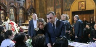 ირაკლი ღარიბაშვილი მეუღლესთან ერთად ცნობილი ქართველი მსახიობის − თენგიზ არჩვაძის დაკრძალვაზე იმყოფებოდა