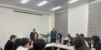 რუსთავის მე-16 სკოლის მოსწავლეებმა საკრებულოს სხდომის ინიცირება მოაწყეს