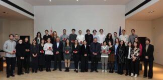 დავით შერაზადიშვილმა საჯარო და კერძო სკოლების წარჩინებულ კურსდამთავრებულებს ოქროსა და ვერცხლის მედლები გადასცა