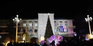 ქალაქ ბოლნისში მუნიციპალიტეტის მთავარი ნაძვის ხე საზეიმოდ აინთო