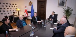შალვა პაპუაშვილმა საქართველოს პარლამენტის ეროვნული ბიბლიოთეკის ხელმძღვანელ პირებს ახალი დირექტორი წარუდგინა
