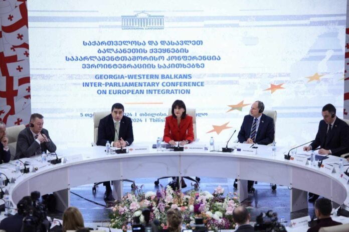 received_1347089955999674