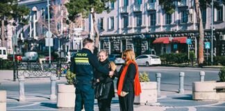 საპატრულო პოლიციის თანამშრომლებმა ქალბატონებს 8 მარტი მიულოცეს