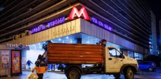 მეტრო სადგურის მოედნის და ე.წ. დეზერტირების ბაზრის მიმდებარე ტერიტორიიდან გარევაჭრობისთვის განკუთვნილი უნებართვო კონსტრუქციები გაიტანეს