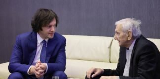 ირაკლი კობახიძემ უხუცეს საჯარო მოხელეს, რევაზ კაპანაძეს 100 წლის იუბილე მიულოცა