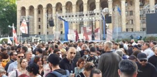 რუსთაველის გამზირზე „საყოველთაო სახალხო შეკრება“ მიმდინარეობს