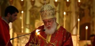 ,,მიუხედავად ქვეყანაში არსებული დაპირისპირებისა და რთული ვითარებისა, ჩვენ უნდა გვაერთიანებდეს სამშობლოს სიყვარული და, განსხვავებული აზრების მიუხედავად, შეგვეძლოს მშვიდობიანი თანაცხოვრება”-ილია მეორე