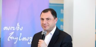 გიორგი ამილახვარი მე-12 კლასელებს სკოლის დასრულებას ულოცავს