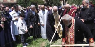 წმინდა 13 ასურელი მამის ეკლესიის მიმდებარე ტერიტორიაზე ტაძრის მშენებლობა დაიწყეს