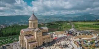 მართლმადიდებელი ეკლესია დღეს ღვთისმშობლისადმი საქართველოს წილხვდომილობის და წმინდა ანდრია პირველწოდებულის ხსენების დღეს აღნიშნავს