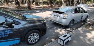 გარემოსდაცვითი ზედამხევდელობის დეპარტამენტის თანამშრომლები ავტოსატრანსპორტო საშუალებების გამონაბოლქვის კონტროლს ახორციელებენ