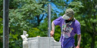 სიმპოზიუმის ტერიტორიაზე ქანდაკებების შექმნის პროცესი აქტიურად მიმდინარეობს