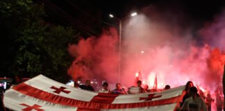 გარდაბანში საქართველო-ესპანეთის მატჩის ტრანსლაციამდე სახელმწიფო დროშებით ფეხით მსვლელობა მოეწყო