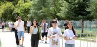 დღეს აბიტურიენტები ისტორიისა და ქიმიის გამოცდას აბარებენ