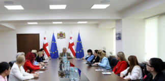 კლინიკებში პროცედურაზე მისულ ონკოპაციენტებს ყველა წამალი დაწესებულებაში დახვდებათ – ჯანდაცვის მინისტრმა ახალი პროექტი ბენეფიციარებს გააცნო