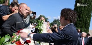 მთავრობის მეთაურმა დაღუპულ გმირთა ხსოვნას მუხათგვერდის ძმათა სასაფლაოზე პატივი მიაგო