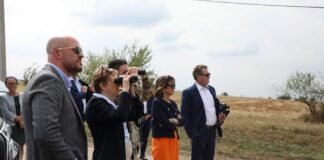 სენატორი ჯინ შაჰინი და კონგრესმენი მაიკ ტერნერი ადმინისტრაციულ გამყოფ ხაზთან ჩავიდნენ