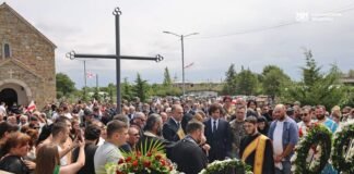 ირაკლი კობახიძემ 2008 წლის 11 აგვისტოს შინდისთან დაღუპული გმირების ხსოვნას პატივი მიაგო და მემორიალი გვირგვინით შეამკო