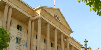 თბილისის საქალაქო სასამართლომ ე.წ. თაღლითური ქოლცენტრების საქმეზე ბრალდებულ ხუთივე პირს აღკვეთის ღონისძიების სახით პატიმრობა შეუფარდა