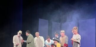 რუსთავში კომედიის თეატრალური ფესტივალი დასრულდა – დასკვნით საღამოს რუსთავის დიდ სცენაზე სოხუმის თეატრი სპექტაკლით “მარტორქები” წარსდგა