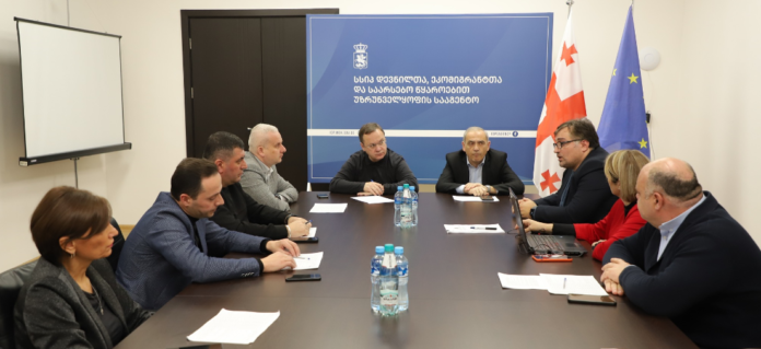 დევნილე