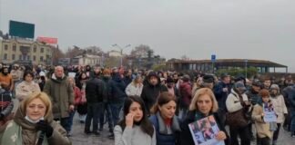 „რესპუბლიკის მოედანზე“ მედიის წარმომადგენლებმა აქცია გამართეს, შემდეგ კი პარლამენტის მიმართულებით მსვლელობა გამართეს