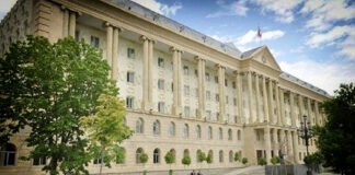 პოლიციელზე თავდასხმის ბრალდებით დაკავებულ ანზორ კვარაცხელიასა და საბა ჯიქიას, სასამართლომ აღკვეთის ღონისძიების სახით პატიმრობა შეუფარდა