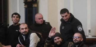 მოსამართლემ საპროტესტო აქციებისას დაკავებული მსახიობი ანდრო ჭიჭინაძე, იუმორისტი ონისე ცხადაძე და კიდევ 9 პირი პატიმრობაში დატოვა