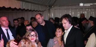 ირაკლი კობახიძე სამტრედიაში ტრადიციულ ღონისძიებას დაესწრო, სადაც რამდენიმე ოჯახს ბინები გადაეცა