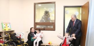 ჯანდაცვის მინისტრმა მიხეილ სარჯველაძემ შეზღუდული შესაძლებლობის მქონე ბავშვებს ახალი წელი მიულოცა