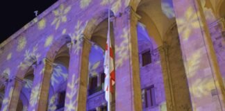 ᲒᲚᲝᲕᲘᲡ ᲓᲦᲔᲡᲗᲐᲜ ᲓᲐᲙᲐᲕᲨᲘᲠᲔᲑᲘᲗ, ᲞᲐᲠᲚᲐᲛᲔᲜᲢᲘᲡ ᲨᲔᲜᲝᲑᲐᲖᲔ ᲡᲐᲮᲔᲚᲛᲬᲘᲤᲝ ᲓᲠᲝᲨᲐ ᲓᲐᲔᲨᲕᲐ