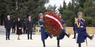 აზერბაიჯანში ოფიციალური ვიზიტის ფარგლებში, მაკა ბოჭორიშვილმა პატივი მიაგო აზერბაიჯანის ეროვნული ლიდერის, ჰეიდარ ალიევისა და მისი მეუღლის, ზარიფა ალიევას ხსოვნას